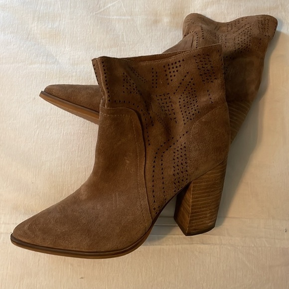 💥VINCE CAMUTO Boots - Picture 4 of 11